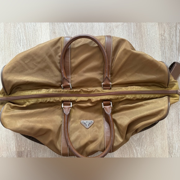 Prada duffle bag - Picture 8 of 12